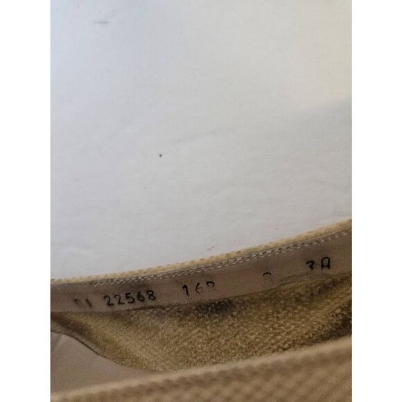 Salvatore Ferragamo cream colored slip on flats. Size 8 Narrow. - Picture 8 of 8